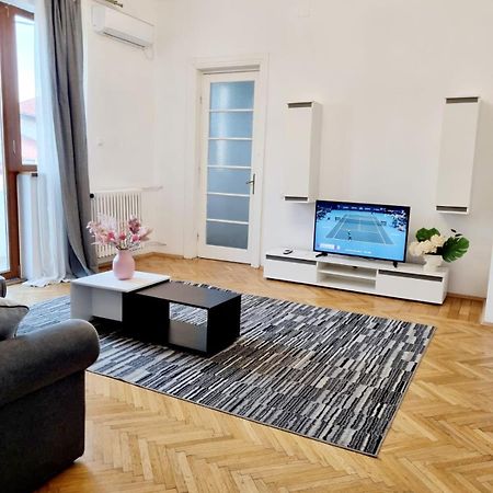 Cozy Apartment Near City Center Bucureşti Eksteriør bilde