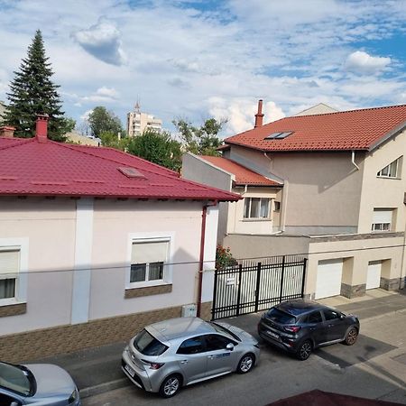 Cozy Apartment Near City Center Bucureşti Eksteriør bilde