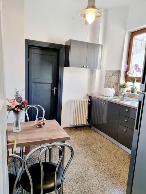 Cozy Apartment Near City Center Bucureşti Eksteriør bilde