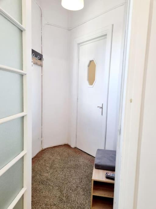 Cozy Apartment Near City Center Bucureşti Eksteriør bilde