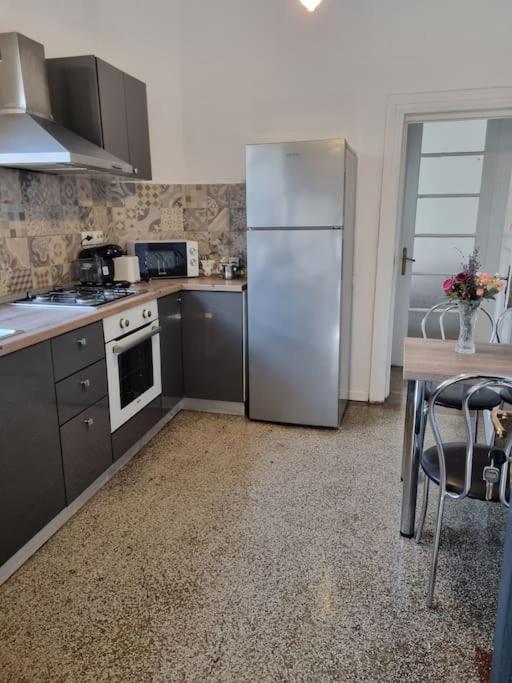 Cozy Apartment Near City Center Bucureşti Eksteriør bilde