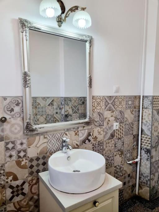Cozy Apartment Near City Center Bucureşti Eksteriør bilde