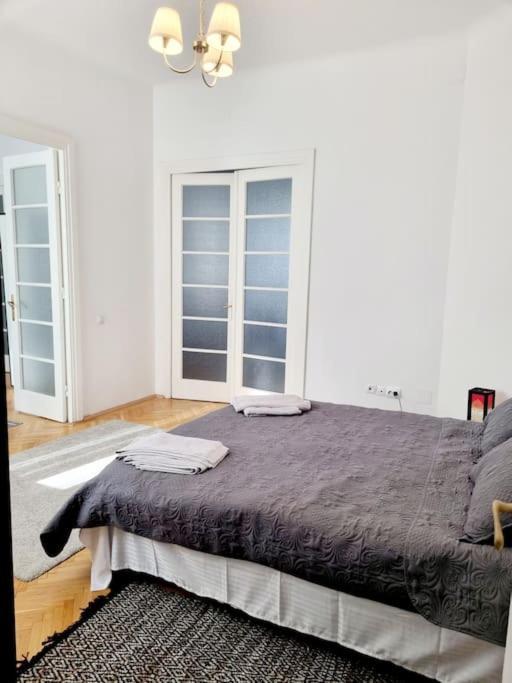 Cozy Apartment Near City Center Bucureşti Eksteriør bilde