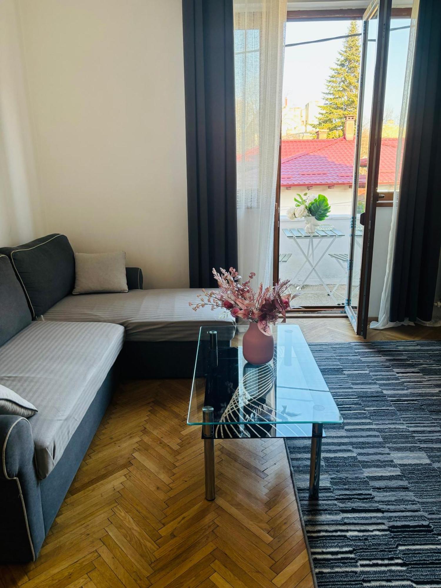 Cozy Apartment Near City Center Bucureşti Eksteriør bilde