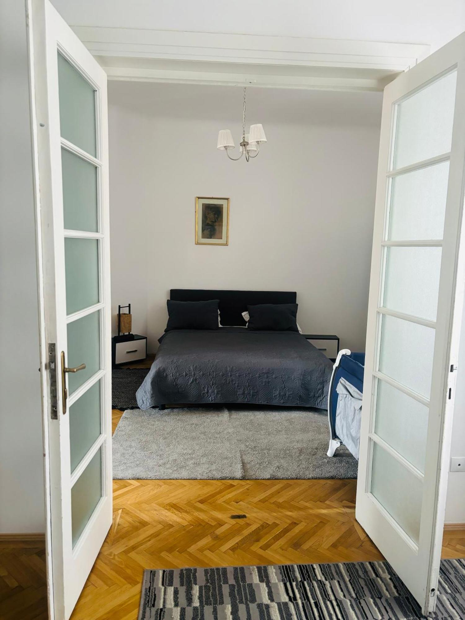 Cozy Apartment Near City Center Bucureşti Eksteriør bilde