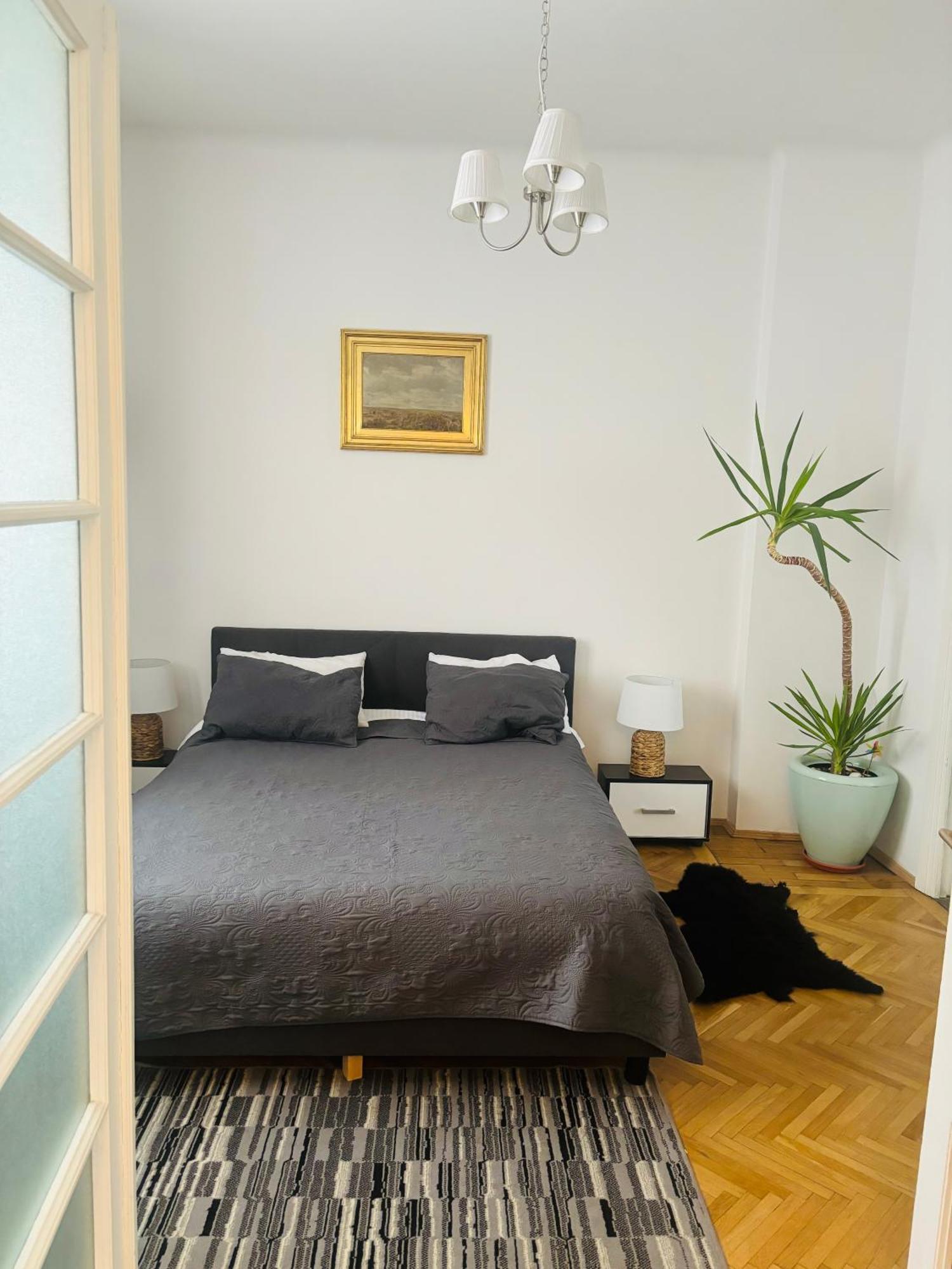 Cozy Apartment Near City Center Bucureşti Eksteriør bilde