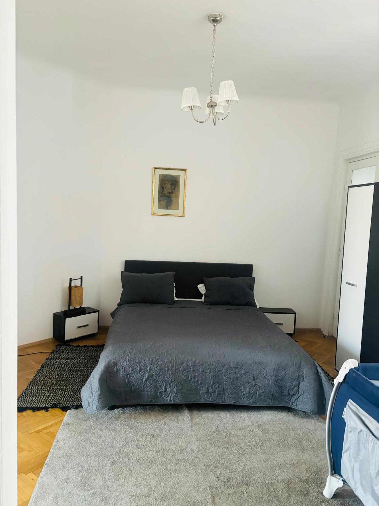 Cozy Apartment Near City Center Bucureşti Eksteriør bilde