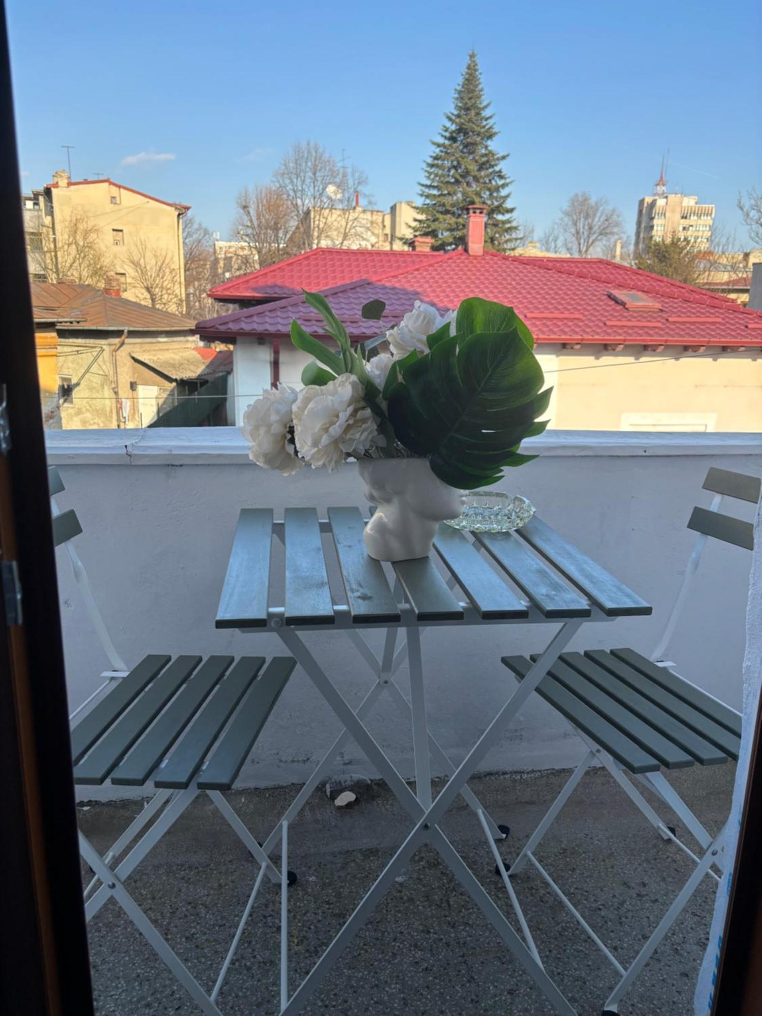 Cozy Apartment Near City Center Bucureşti Eksteriør bilde