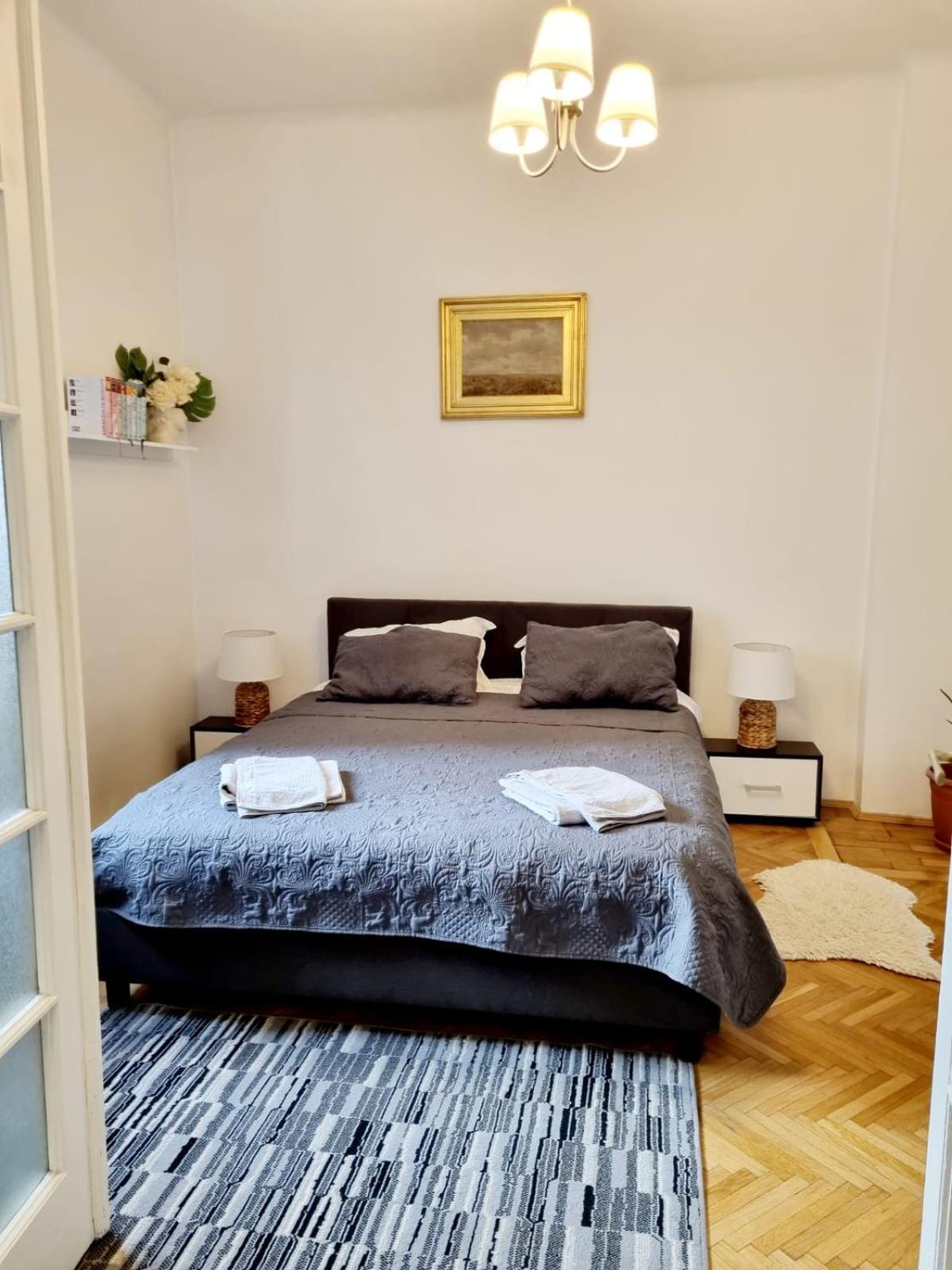 Cozy Apartment Near City Center Bucureşti Eksteriør bilde