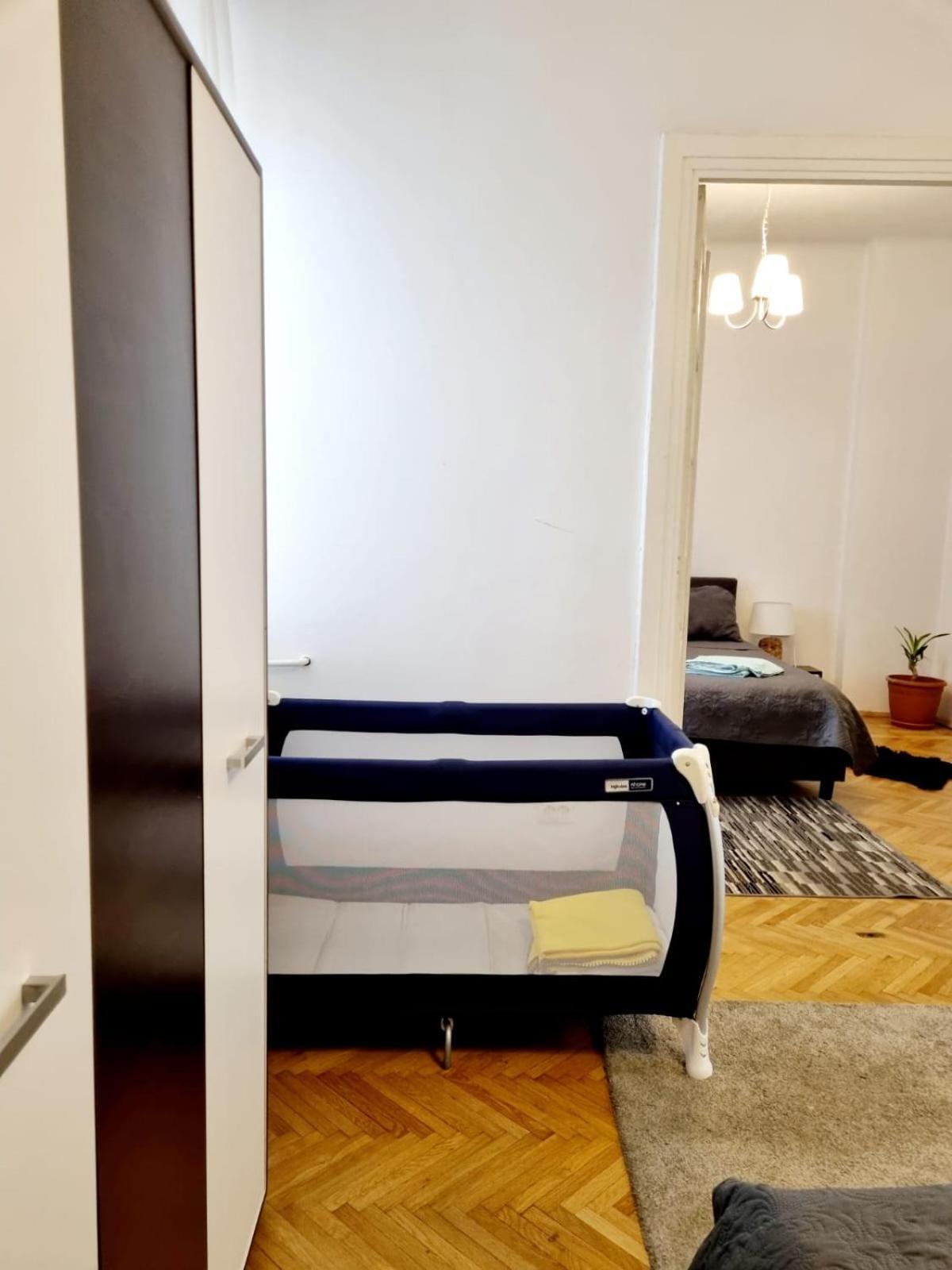 Cozy Apartment Near City Center Bucureşti Eksteriør bilde