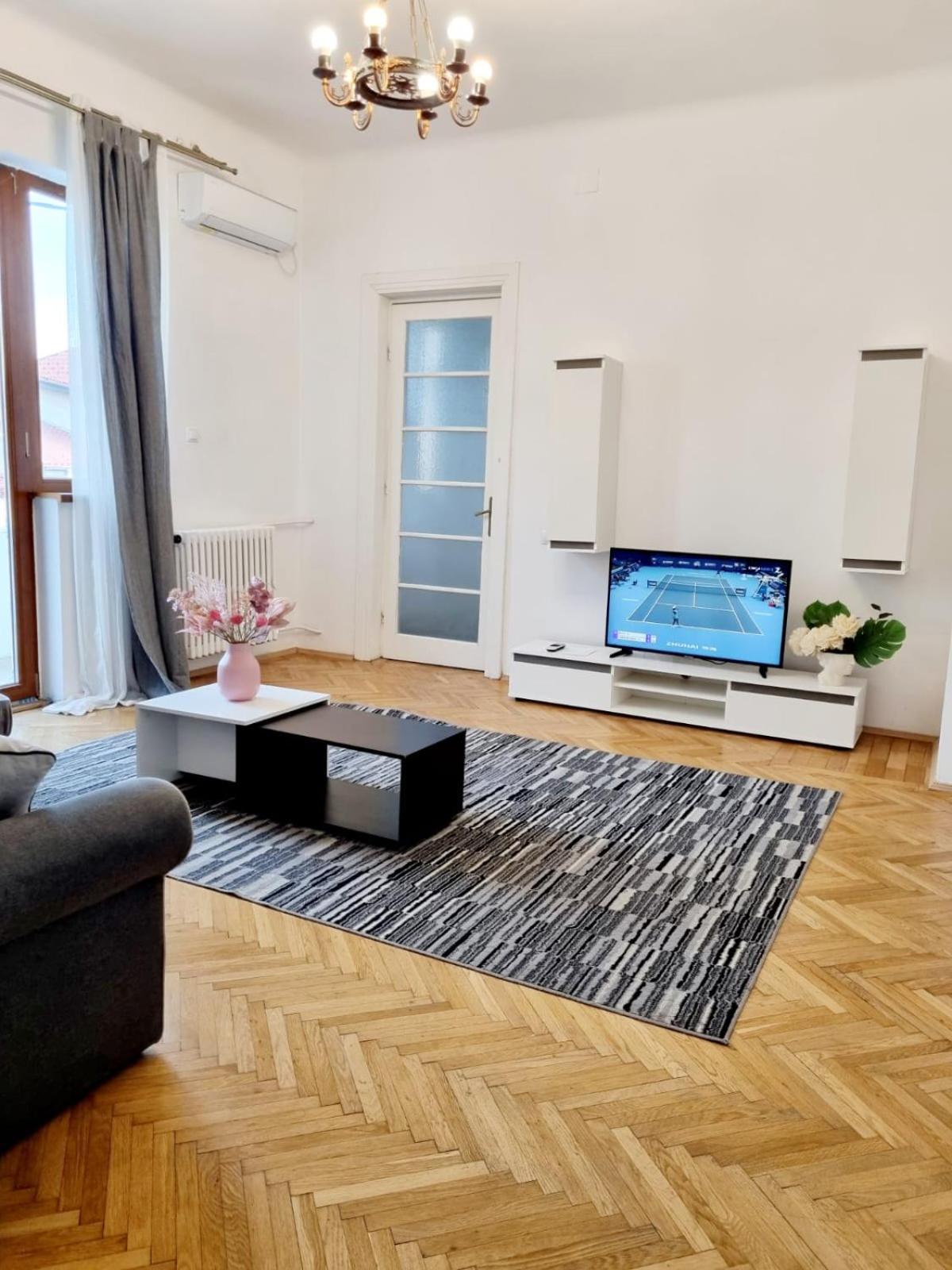 Cozy Apartment Near City Center Bucureşti Eksteriør bilde