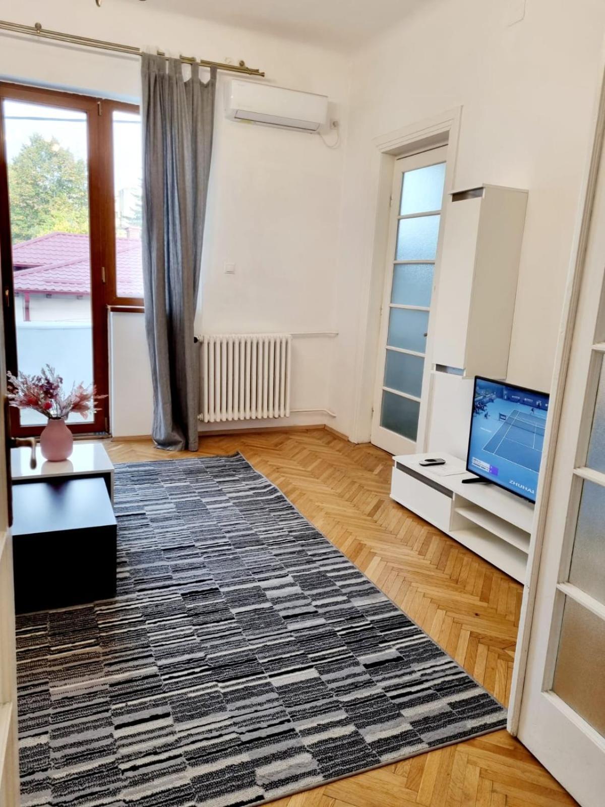 Cozy Apartment Near City Center Bucureşti Eksteriør bilde