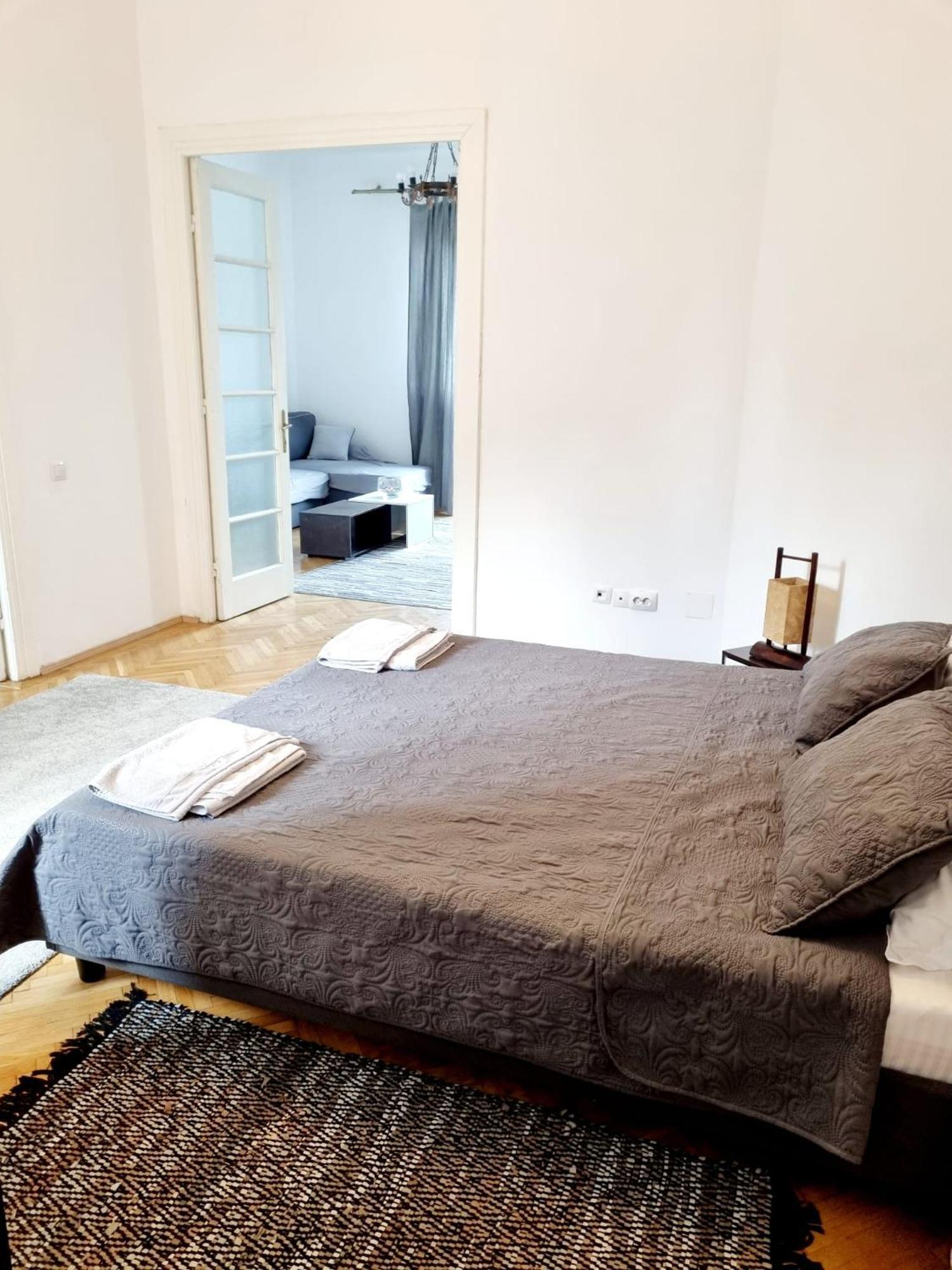 Cozy Apartment Near City Center Bucureşti Eksteriør bilde