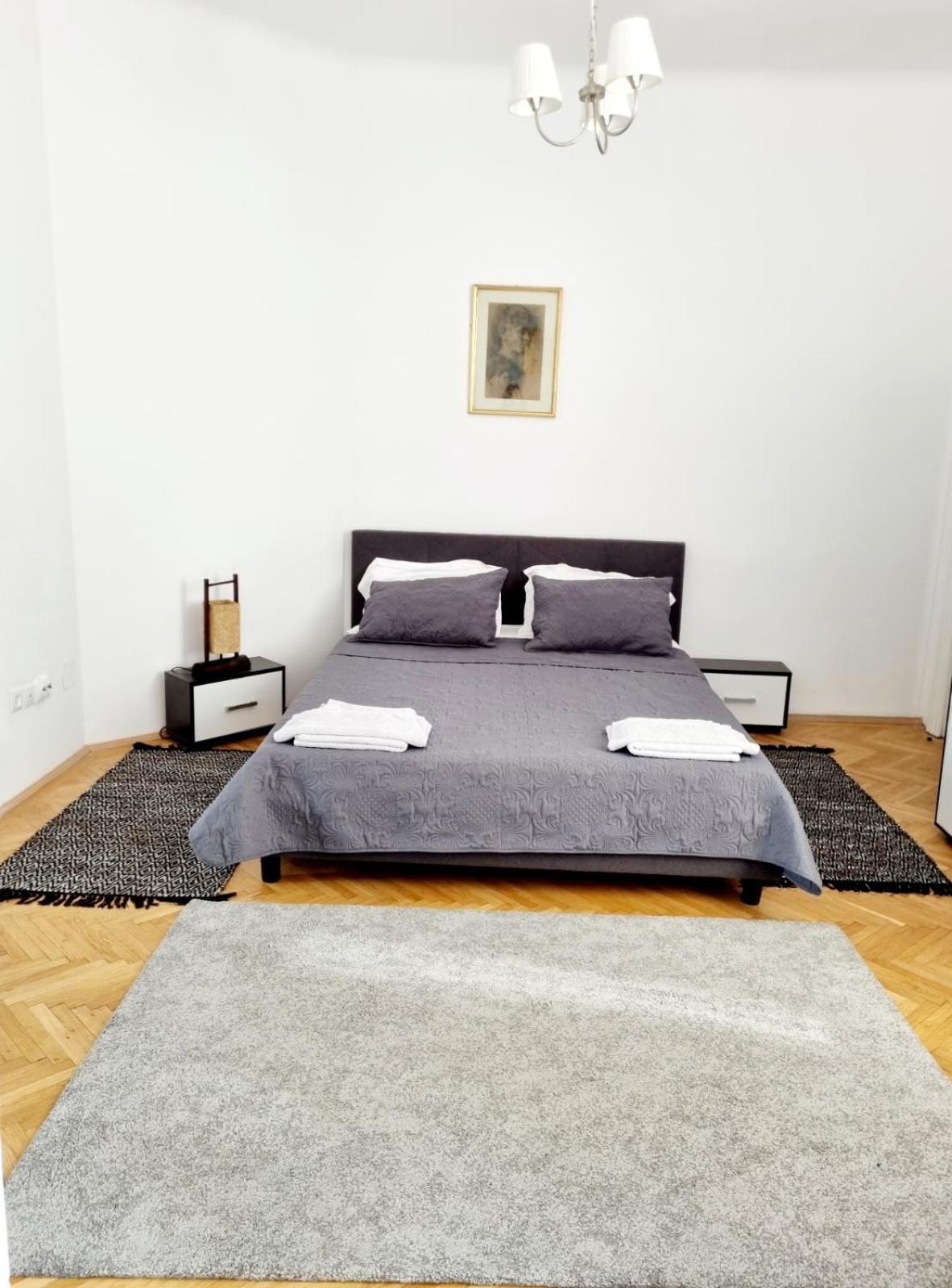 Cozy Apartment Near City Center Bucureşti Eksteriør bilde